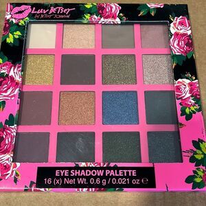 NWT Betsey Johnson eye shadow palette